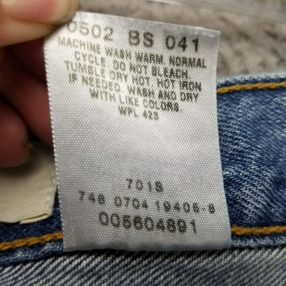 Levis Jeans Mens 42x32 100% Cotton 560 Vintage Comfort Fit Tapered Leg *Read* - Picture 7 of 16